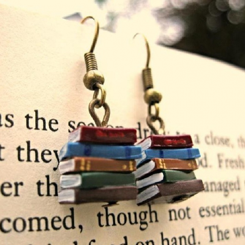 Vintage Fashion Coloring Book - Boucles d'oreilles empilables de livres de