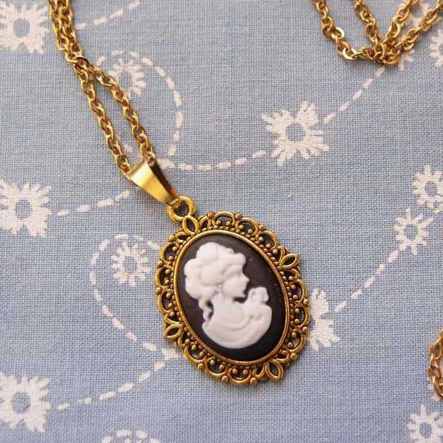Collier de beauté gravé, bijou - Vintage Fashion Jewelry avis et prix