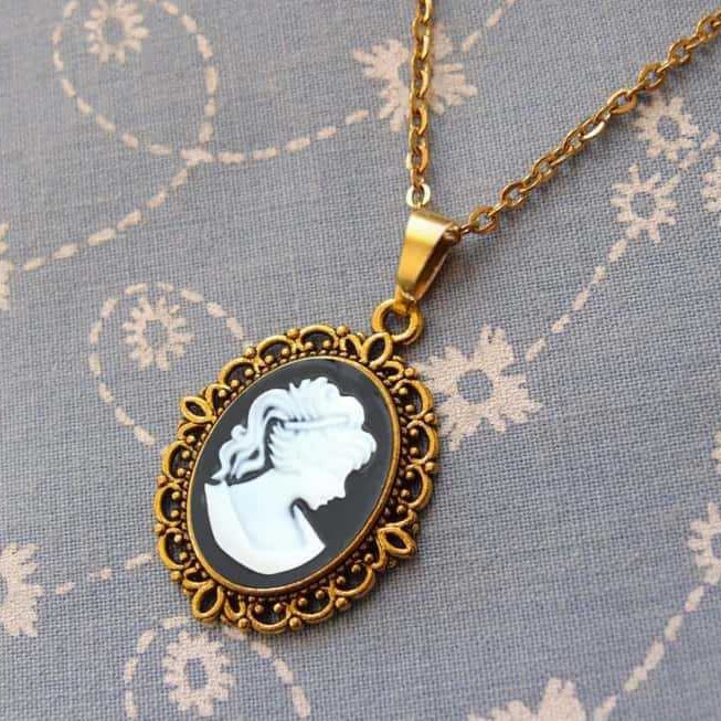 Collier de beauté gravé, bijou - Vintage Fashion Jewelry avis et prix